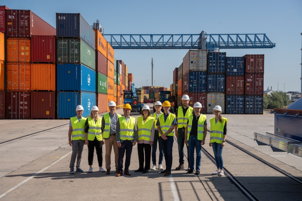 News & Presse > Große Investition macht Warenumschlag am  Emmericher Hafen noch effizienter | Wirtschaftsförderung Kreis Kleve